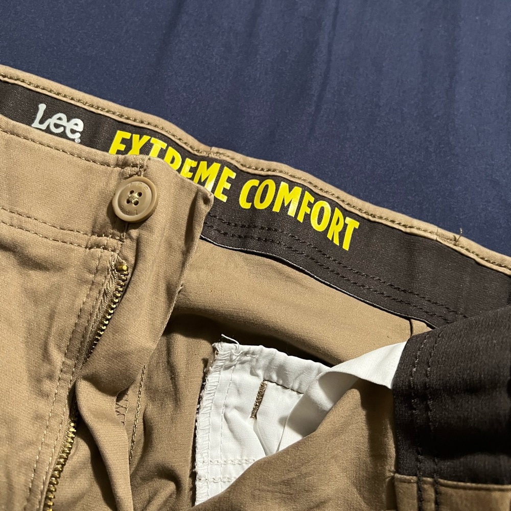 Lee Extreme Comfort Khaki Shorts